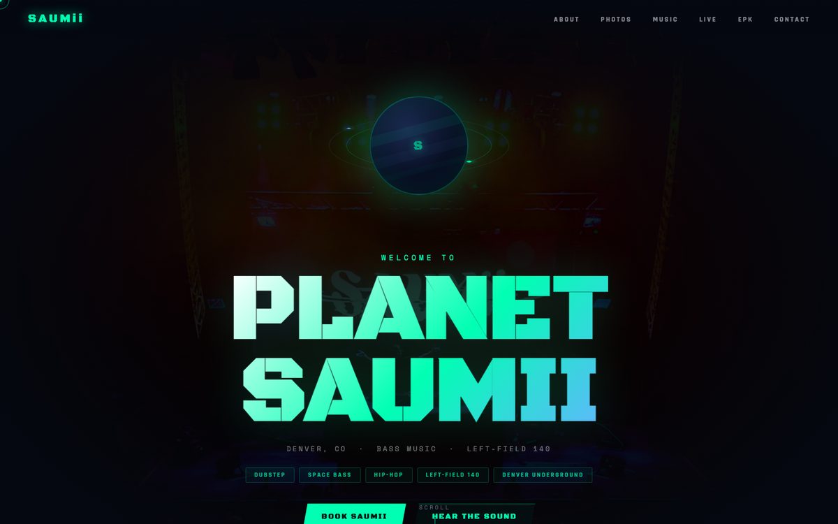 Homepage of the SAUMii artist site — dark neon cyberpunk design with glitch typography reading Planet SAUMii over a turntable scene